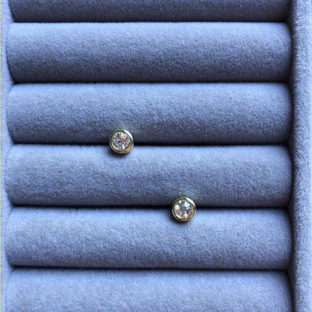 ✨18K Gold Stud Earrings - Picture 3 of 6